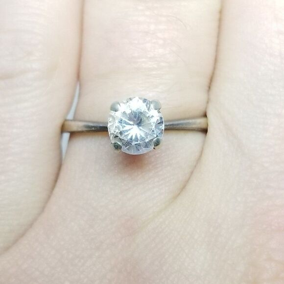 Vintage Sterling silver Avon Solitaire Ring, Size 9 Band, Engagement - Picture 1 of 9